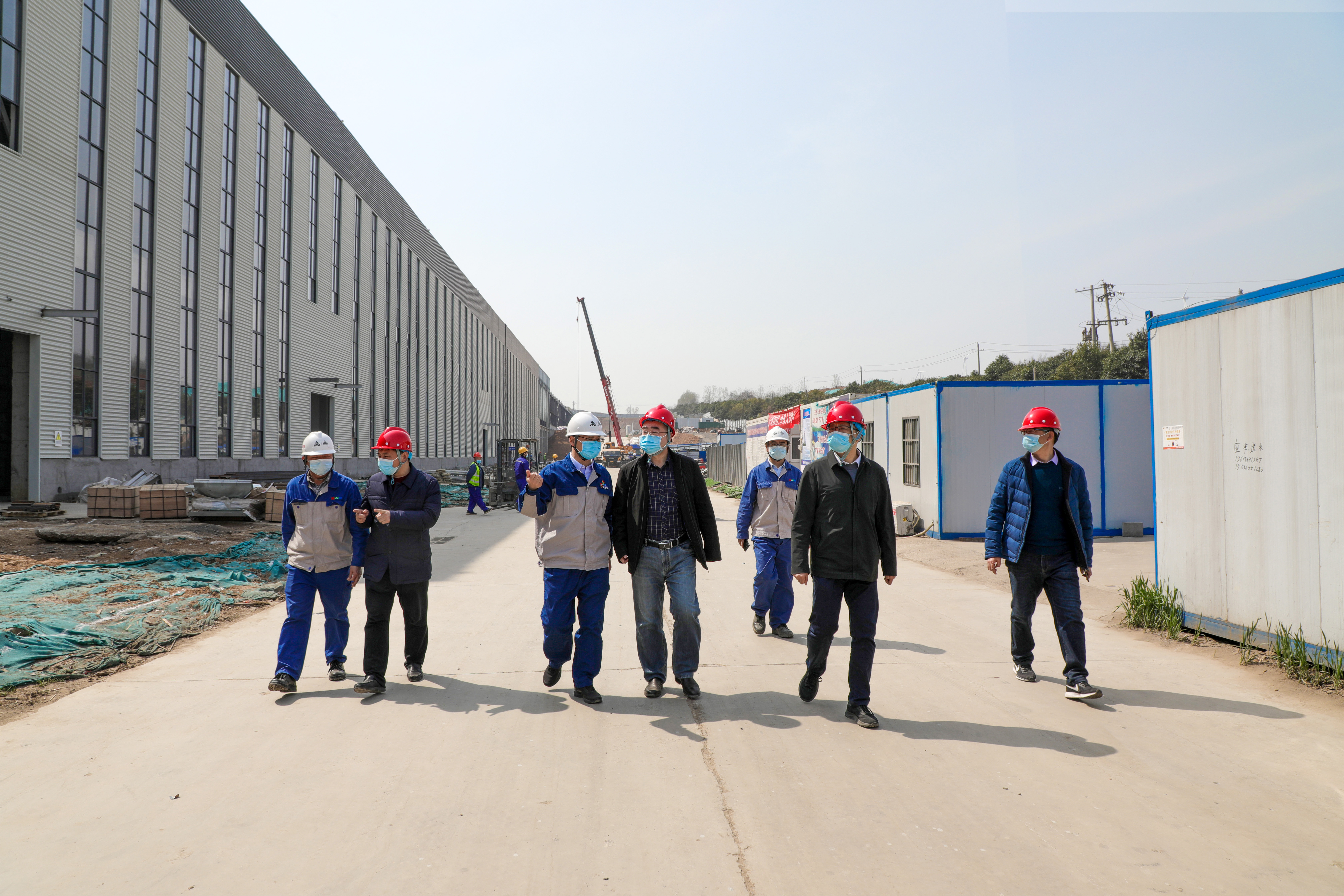 重要進展!許昌安彩熔窯大碹順利合攏