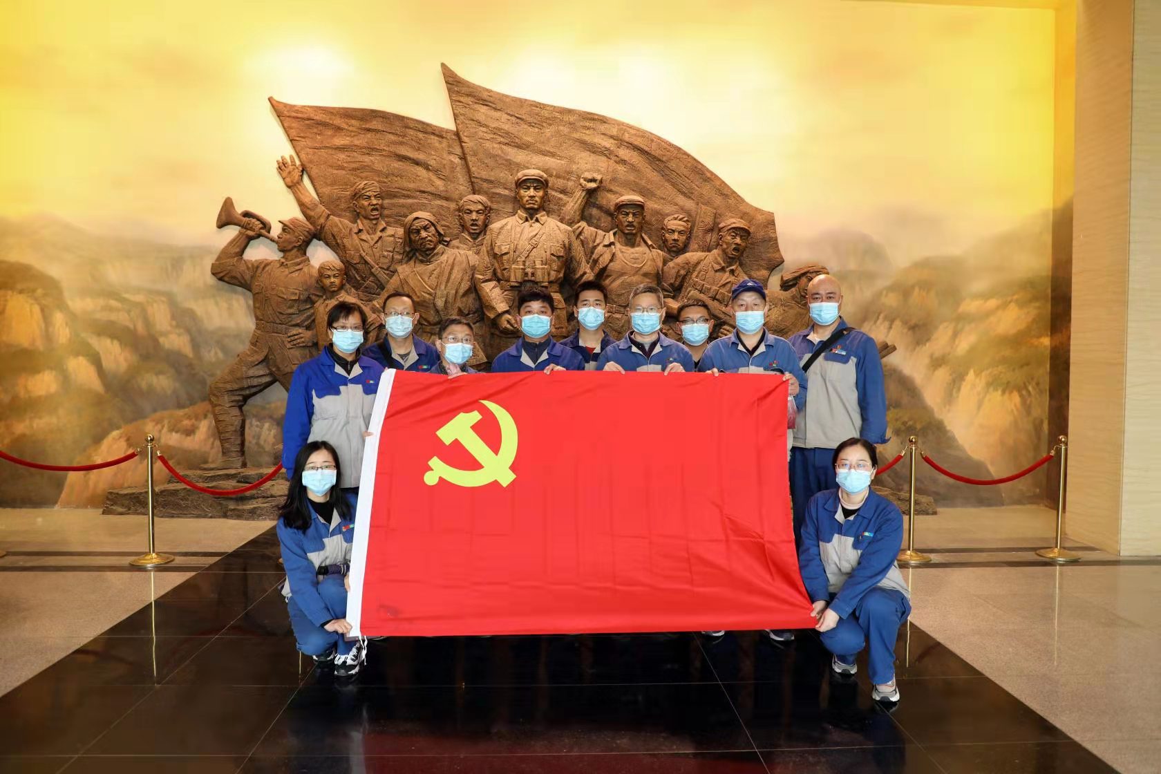 疏雨洗清明 芳菲祭英烈—— 安彩高科開展“學(xué)黨史、祭英烈、傳精神”主題活動(dòng)