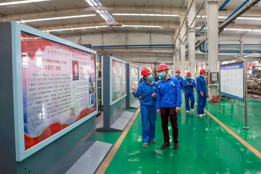 翠籠蒲艾香，慰問送安康——安彩高科總經理端午節慰問一線職工